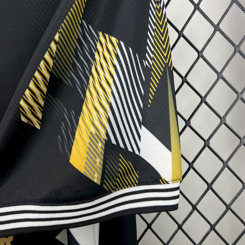 Real Madrid 2025∕26 Retro Special Edition Jersey