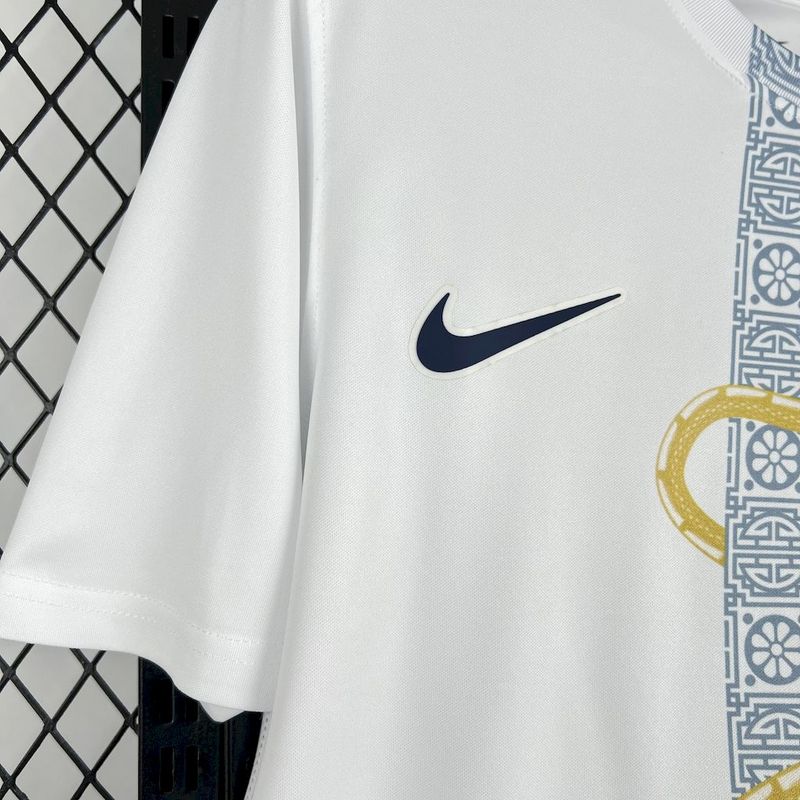 Tottenham Hotspur 2025∕26 White Gold Snake Edition Jersey